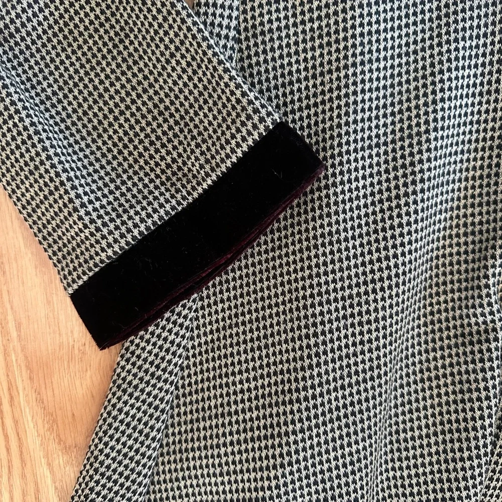 DBJ Houndstooth Blazer with Black Velvet Collar and Cuffs - Picture 5 of 10